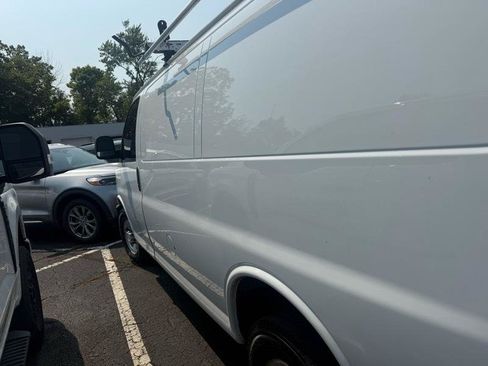 Used 2018 Chevrolet Express 2500 w/ Communications Package RWD image 8