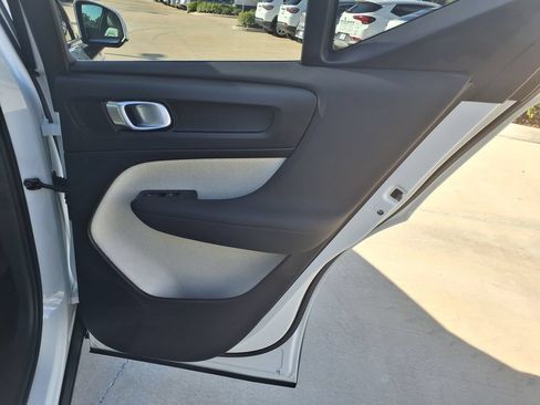 Certified 2023 Volvo XC40 B5 Plus w/ Climate Package AWD/4WD image 18