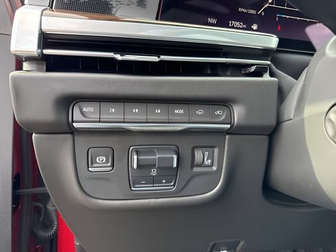 Used 2025 Cadillac Escalade ESV Sport Platinum w/ LPO, Floor Liner Package AWD/4WD image 28