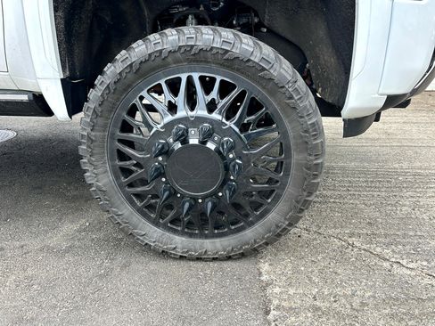 Used 2024 GMC Sierra 3500 Denali Ultimate image 18