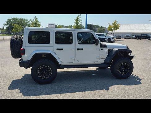 Used 2018 Jeep Wrangler Unlimited Sahara w/ Dual Top Group AWD/4WD image 37