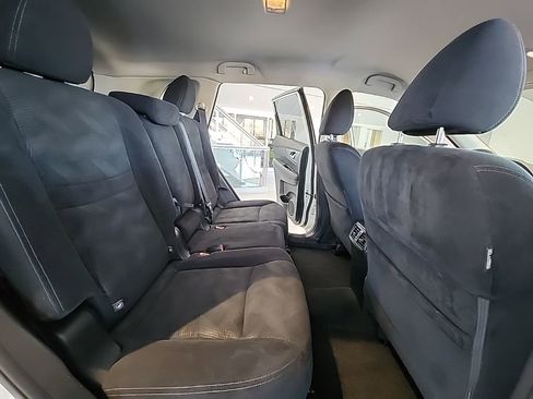 Used 2016 Nissan Rogue SV w/ SV Premium Package image 18