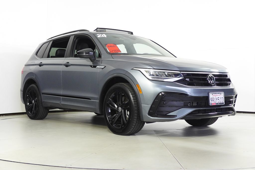 Used 2024 Volkswagen Tiguan SE R-Line FWD image 3