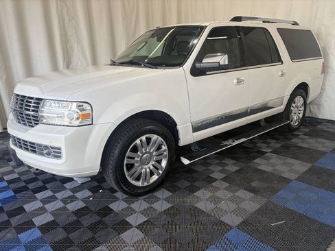 Used 2014 Lincoln Navigator L 4WD image 2