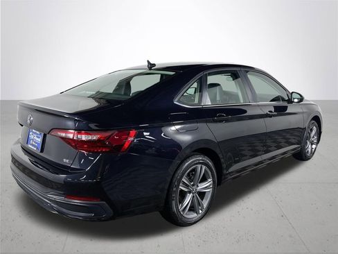 Used 2024 Volkswagen Jetta SE image 6