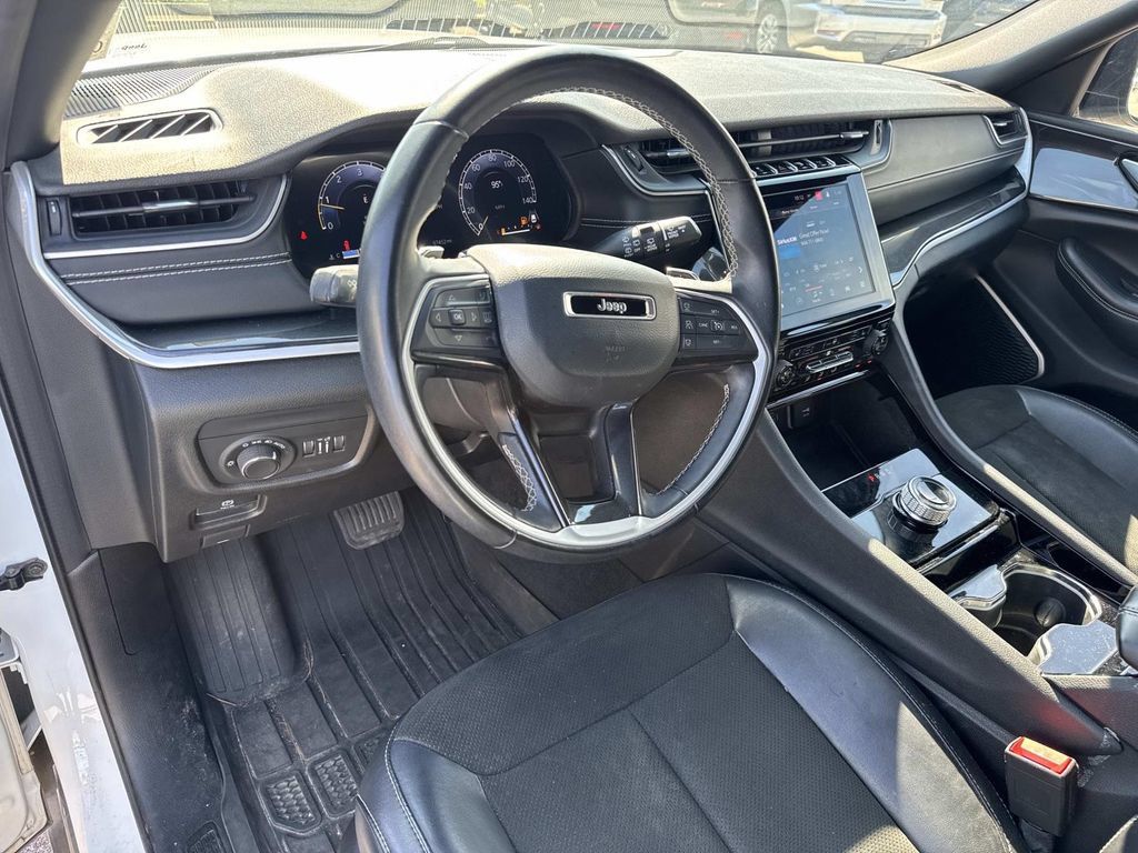 Used 2022 Jeep Grand Cherokee L Laredo RWD image 18