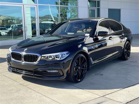 Used 2018 BMW 530i xDrive w/ Premium Package image 2