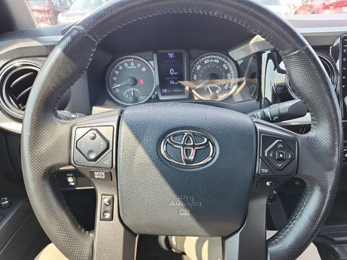 Used 2017 Toyota Tacoma TRD Off-Road w/ Tow Package AWD/4WD image 18