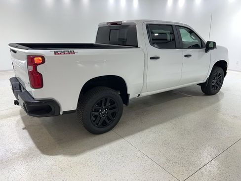 Used 2026 Chevrolet Silverado 1500 LT Trail Boss w/ LT Trail Boss Premium Package AWD/4WD image 5