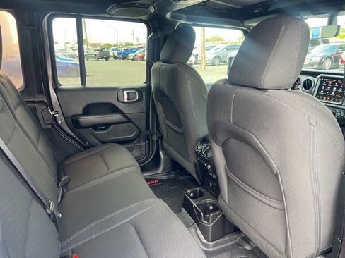 Used 2018 Jeep Wrangler Unlimited Sahara image 23
