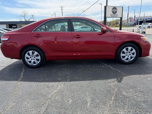 Used 2010 Toyota Camry LE FWD image 4