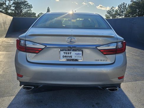 Used 2016 Lexus ES 350 w/ Luxury Package w/Wood Trim FWD image 3