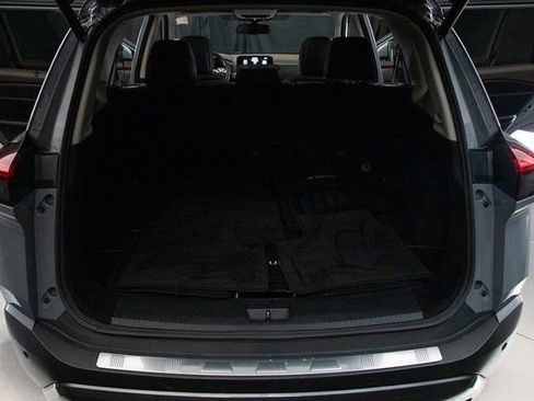 Used 2023 Nissan Rogue SL w/ SL Premium Package image 19