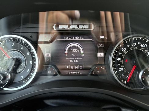 Used 2023 RAM 1500 Laramie AWD/4WD image 14