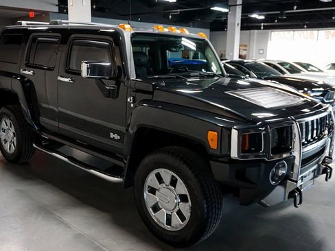 Used 2008 HUMMER H3 image 2