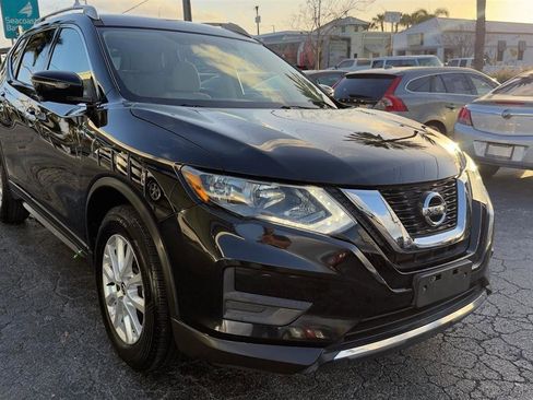 Used 2017 Nissan Rogue SV image 6