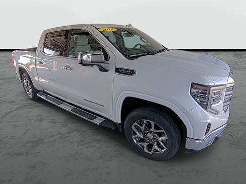 Used 2024 GMC Sierra 1500 SLT w/ SLT Premium Plus Package AWD/4WD image 4
