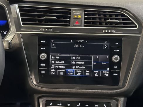 Certified 2023 Volkswagen Tiguan SE w/ Panoramic Sunroof Package FWD image 31