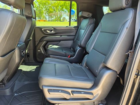 Used 2021 Chevrolet Suburban Z71 image 19