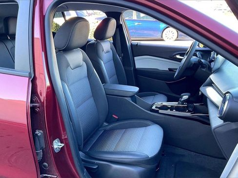 Used 2025 Chevrolet Trax LT image 7