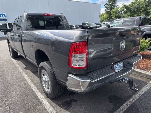 Used 2024 RAM 2500 Tradesman w/ Chrome Appearance Group AWD/4WD image 4