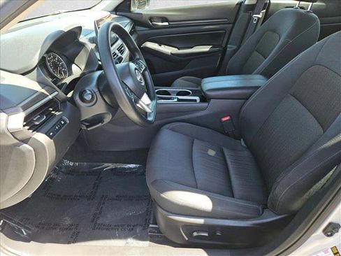 Used 2024 Nissan Altima 2.5 SV FWD image 18