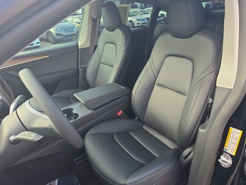 Used 2023 Tesla Model Y Long Range image 16