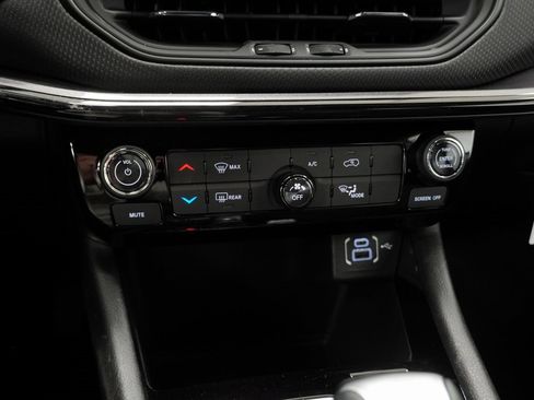 New 2026 Jeep Compass Latitude image 25