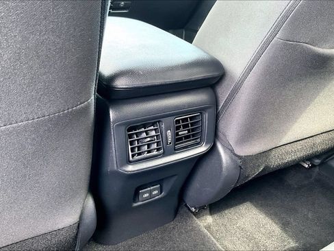 Used 2024 Toyota RAV4 XLE FWD image 33