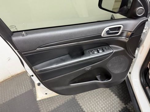 Used 2021 Jeep Grand Cherokee Limited image 20