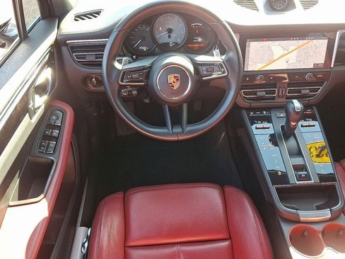 Used 2023 Porsche Macan S image 12