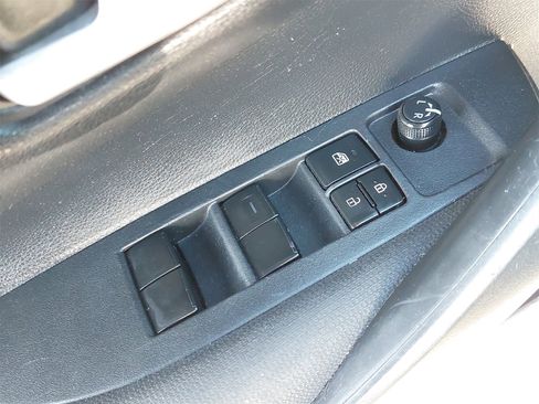 Used 2020 Toyota Corolla LE image 27