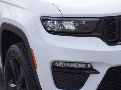 Used 2025 Jeep Grand Cherokee Limited w/ Black Appearance Package
