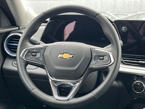 Used 2025 Chevrolet Trax LT w/ LT Convenience Package image 27