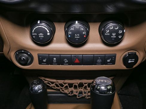 Used 2018 Jeep Wrangler Unlimited Rubicon w/ Dual Top Group image 28