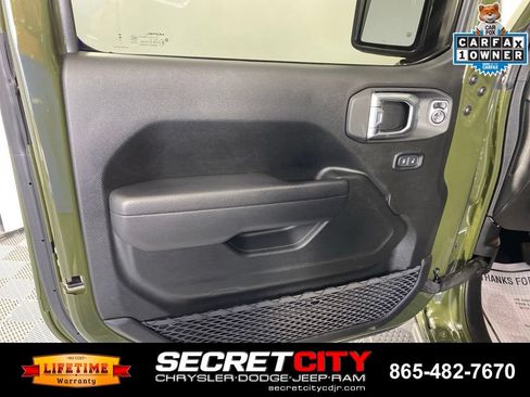 Used 2024 Jeep Wrangler Unlimited AWD/4WD image 12