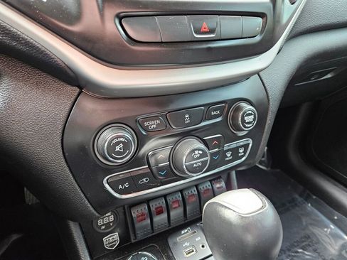 Used 2014 Jeep Cherokee Trailhawk w/ Comfort/Convenience Group image 5