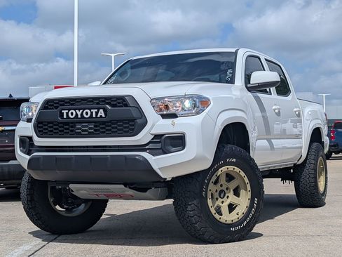 Used 2023 Toyota Tacoma SR image 1