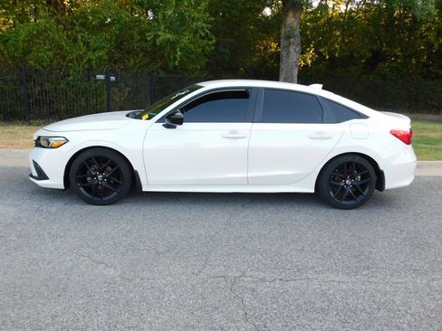 Used 2023 Honda Civic Sport image 2