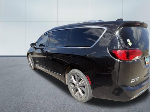 Used 2020 Chrysler Pacifica Limited FWD image 3