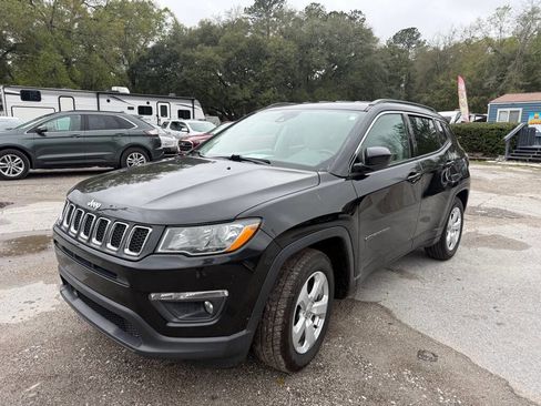 Used 2021 Jeep Compass Latitude w/ Driver Assistance Group image 1