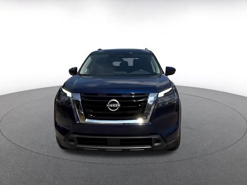 Used 2025 Nissan Pathfinder SV FWD image 4