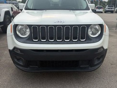 Used 2016 Jeep Renegade Latitude FWD image 11