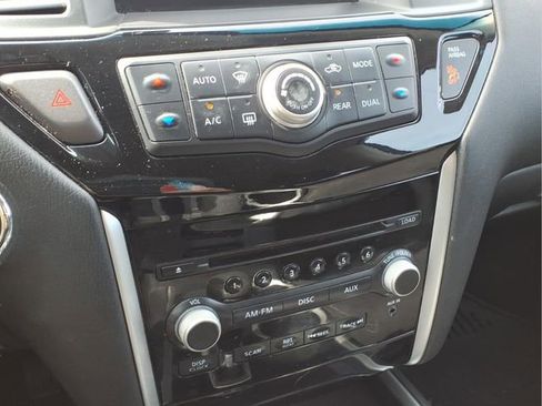 Used 2014 Nissan Pathfinder S image 9