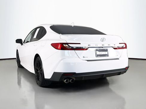 Used 2025 Toyota Camry SE w/ Convenience Package FWD image 5