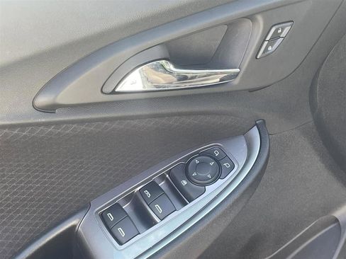 Used 2024 Chevrolet Malibu LT image 14