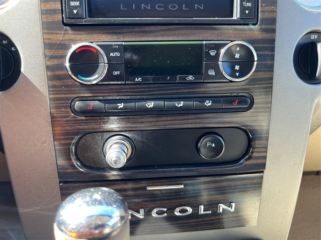Used 2008 Lincoln Mark LT 4x4 image 27