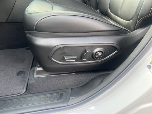 New 2025 Jeep Grand Cherokee L Limited w/ Black Appearance Package image 19