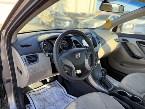 Used 2015 Hyundai Elantra SE FWD image 13