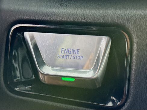 Used 2025 GMC Yukon XL Denali RWD image 21